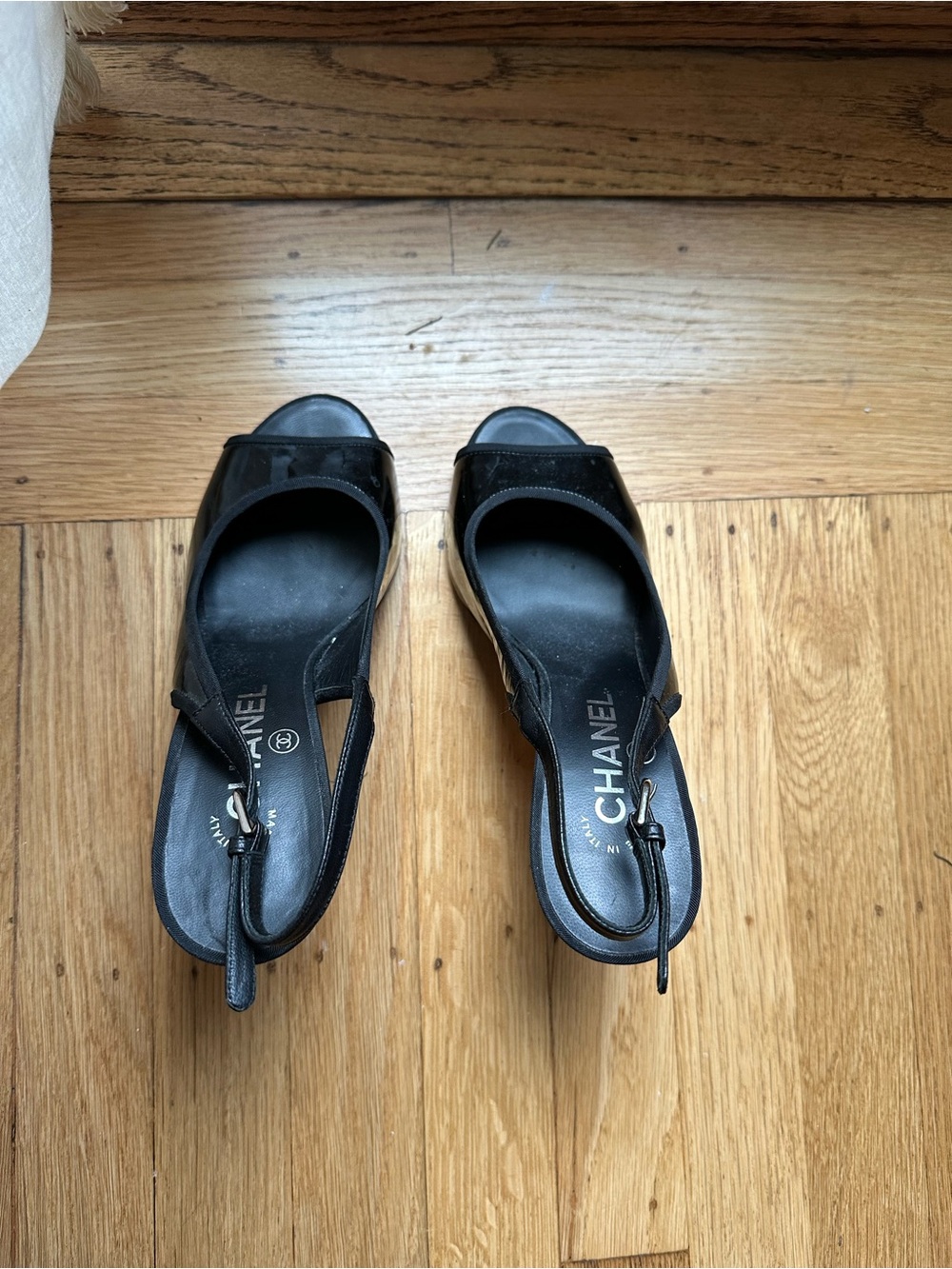 CHANEL Black Patent Leather Slingback Stiletto Heels with CC Logo - Picture 2 of 8